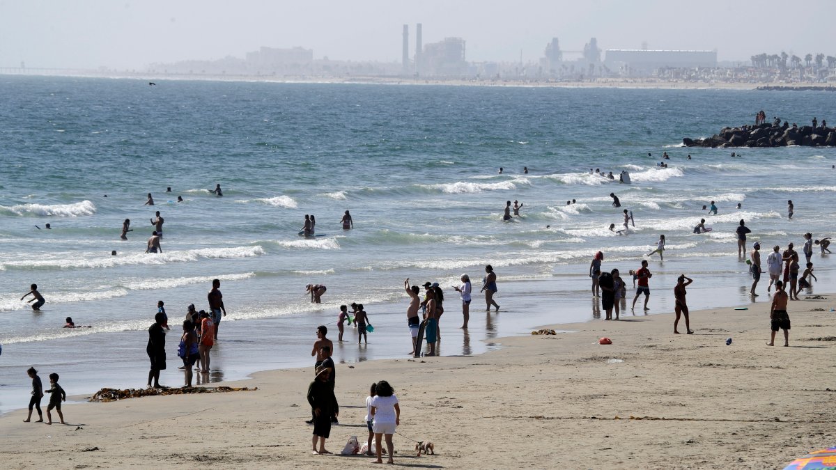 Major Oil Slick Reported Off Coast Near Newport Beach, Reaches Huntington Beach