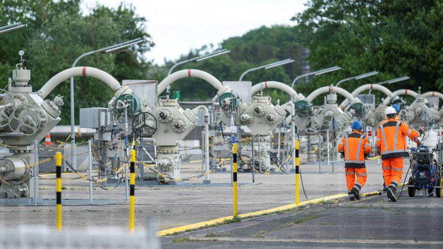 Seized Gazprom division to keep paying bonuses after €10bn German bailout 41 Seized Gazprom division to keep paying bonuses after €10bn German bailout