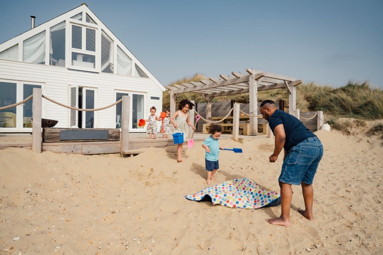 Demand for vacation homes dips below pre-pandemic levels, Redfin says (NYSE:DHI)