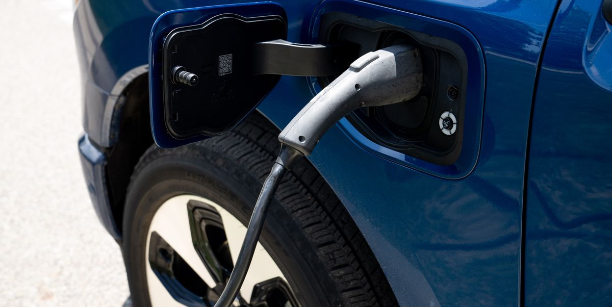 Electric Cars vs. Gas Cars: Everything You Need to Know 29 Electric Cars vs. Gas Cars: Everything You Need to Know