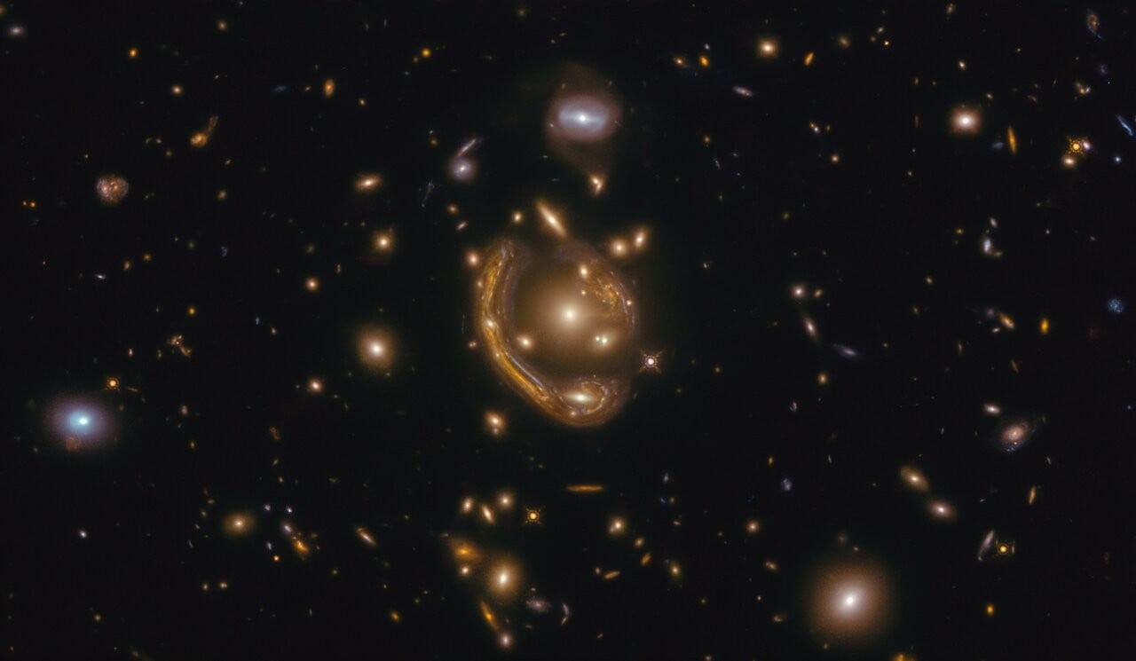 Molten Ring Allows Hubble to Peer Back 9 Billion Years | Digital Trends