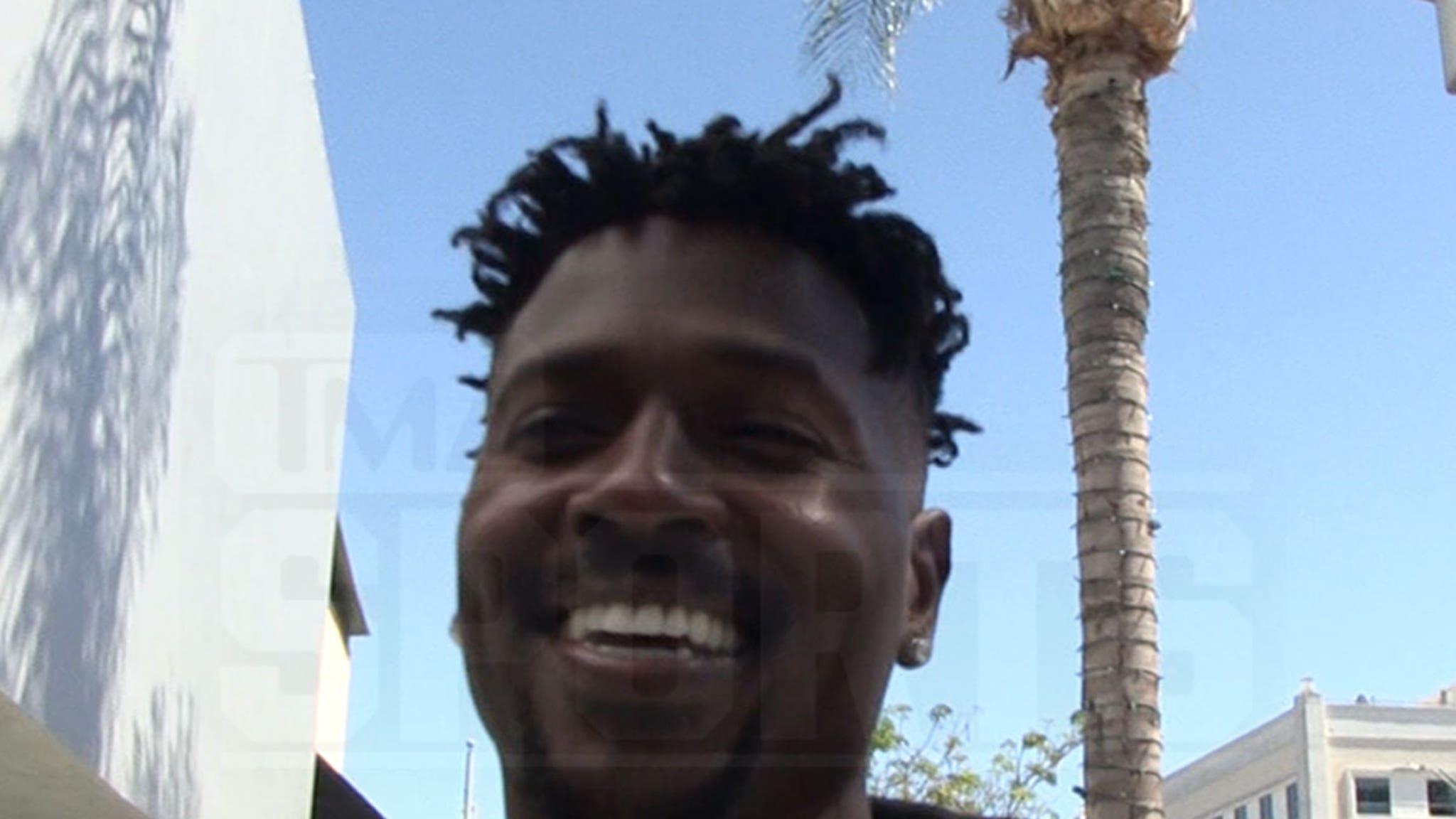 Antonio Brown Interested In Cowboys, 'Tell Jerry Jones To Call Me' 77 Antonio Brown Interested In Cowboys, 'Tell Jerry Jones To Call Me'