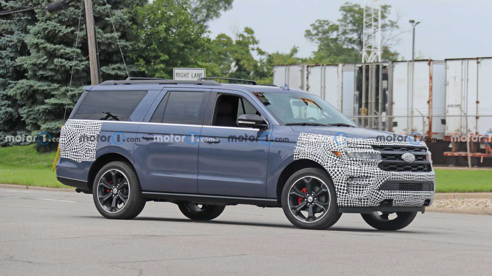High-Performance Ford Expedition ST Caught Nearly Undisguised 29 High-Performance Ford Expedition ST Caught Nearly Undisguised