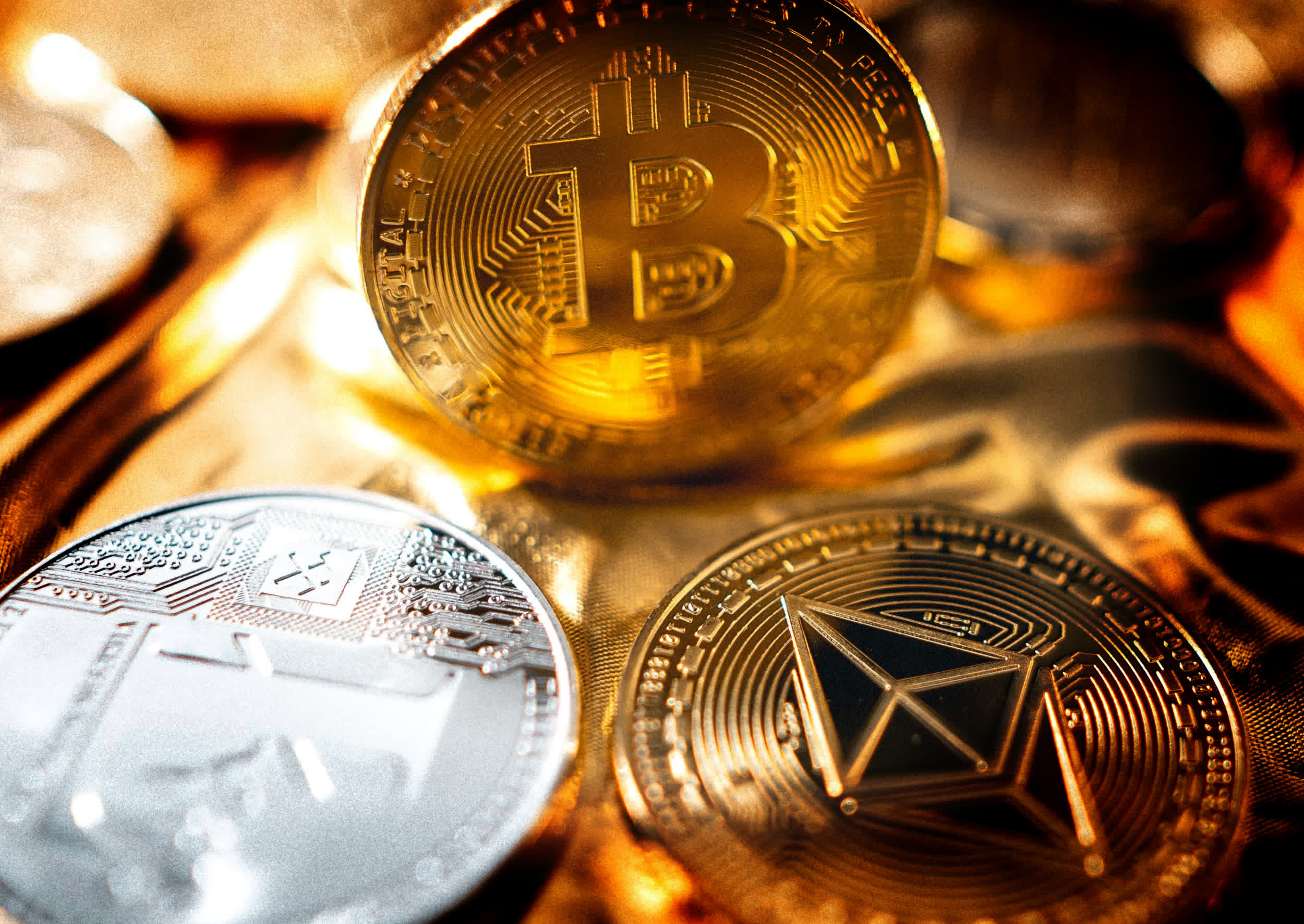 Ethereum and Bitcoin prices rise as crypto market temporarily passes $1 trillion