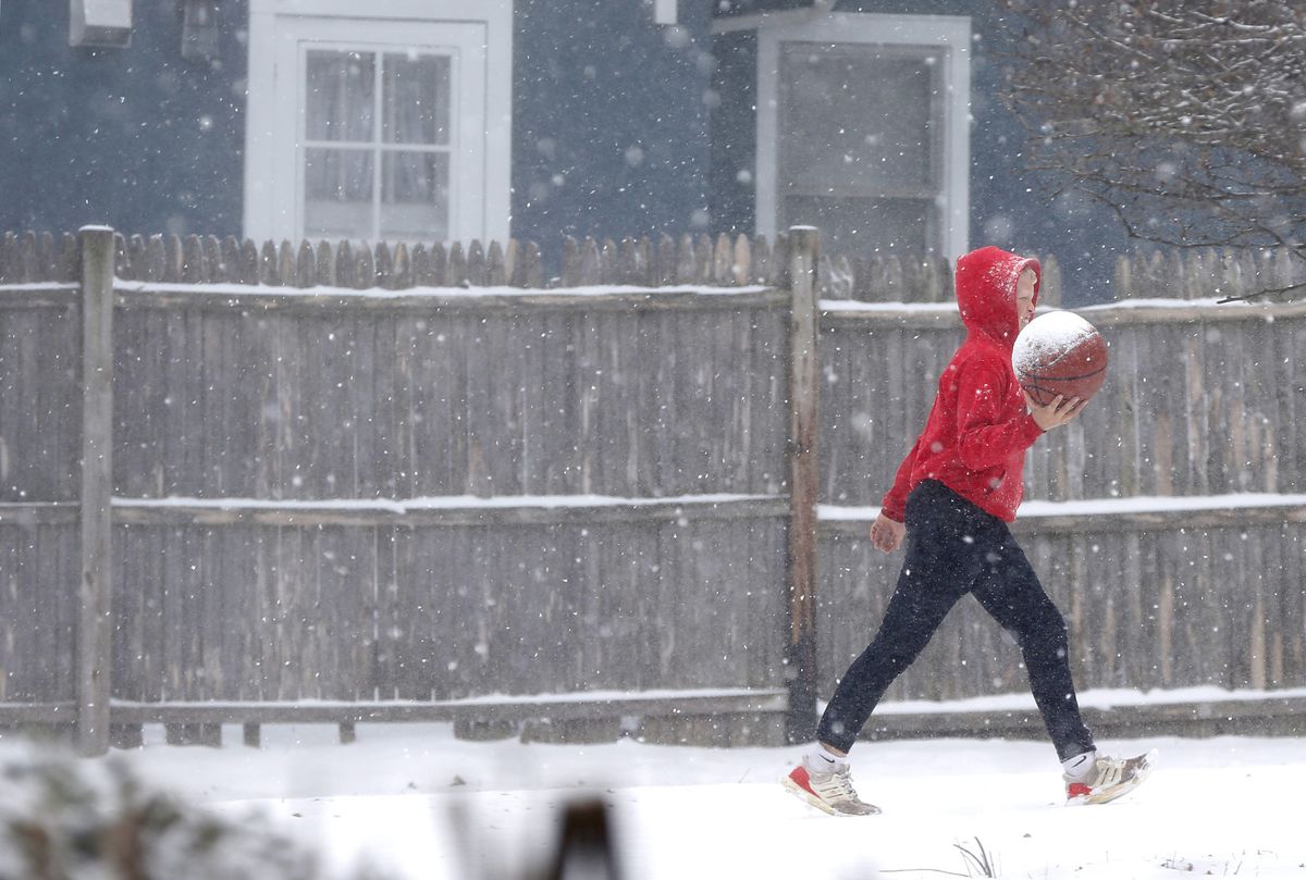Brief, heavy snow falls on Chicagoland