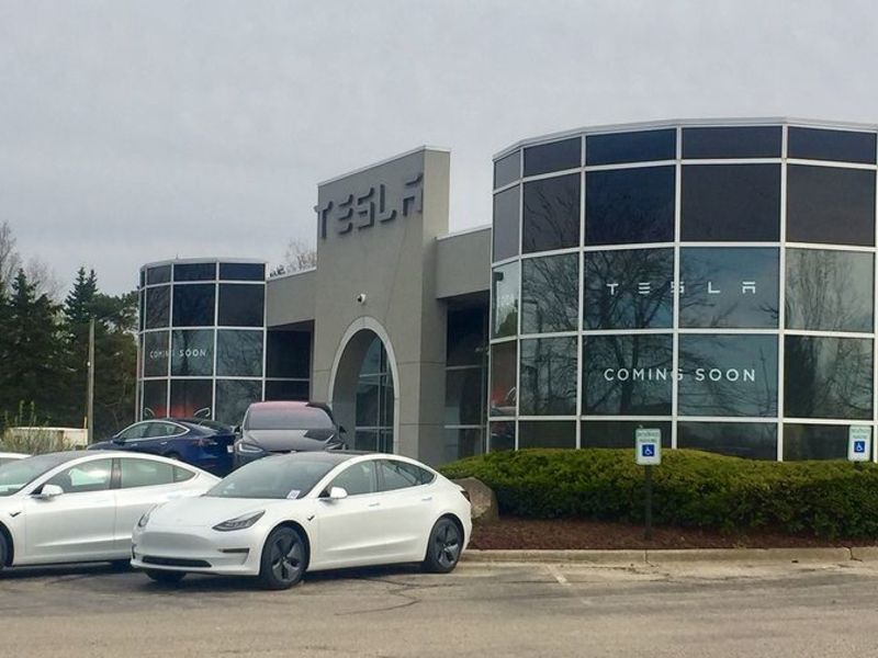 Tesla to shift retail strategy, report says | Automotive News