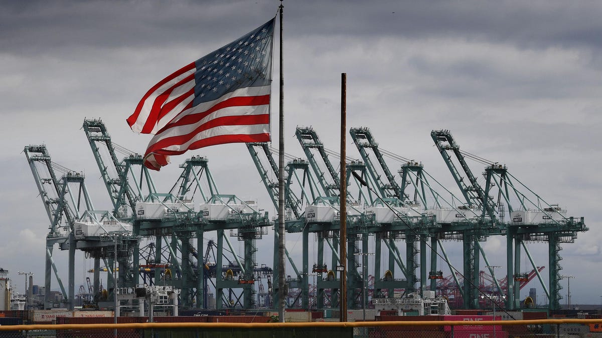 U.S. Economy Shrank Worse-Than-Expected 1.6% Last Quarter As Recession Fears Grow 44 U.S. Economy Shrank Worse-Than-Expected 1.6% Last Quarter As Recession Fears Grow