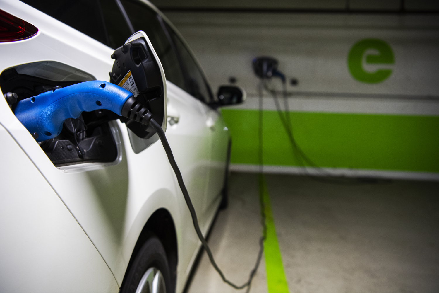 What Happens When Your Electric Vehicle Runs out of Charge? | MotorBiscuit