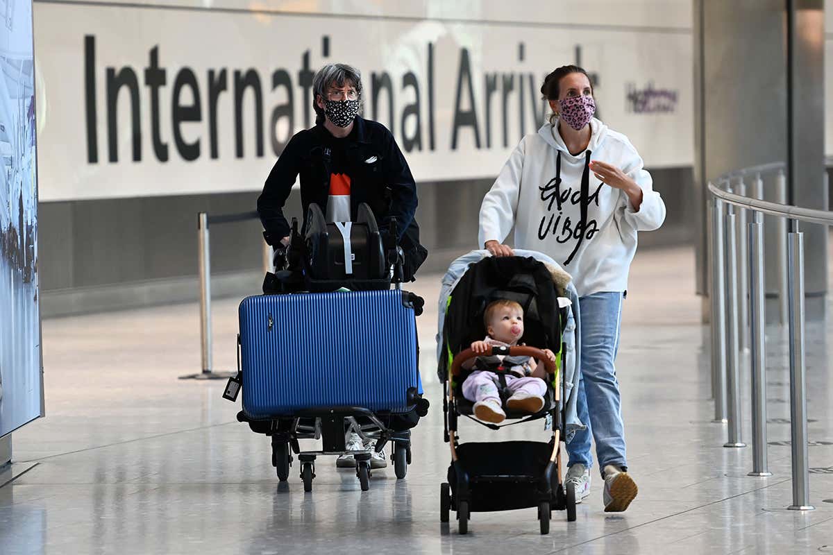 Covid-19 news: Rules eased for vaccinated EU or US visitors to England