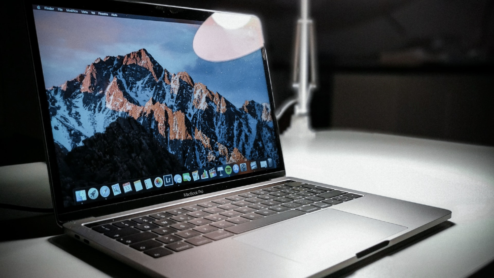 Apple's new M2 MacBook Pro struggles under pressure | Digital Trends